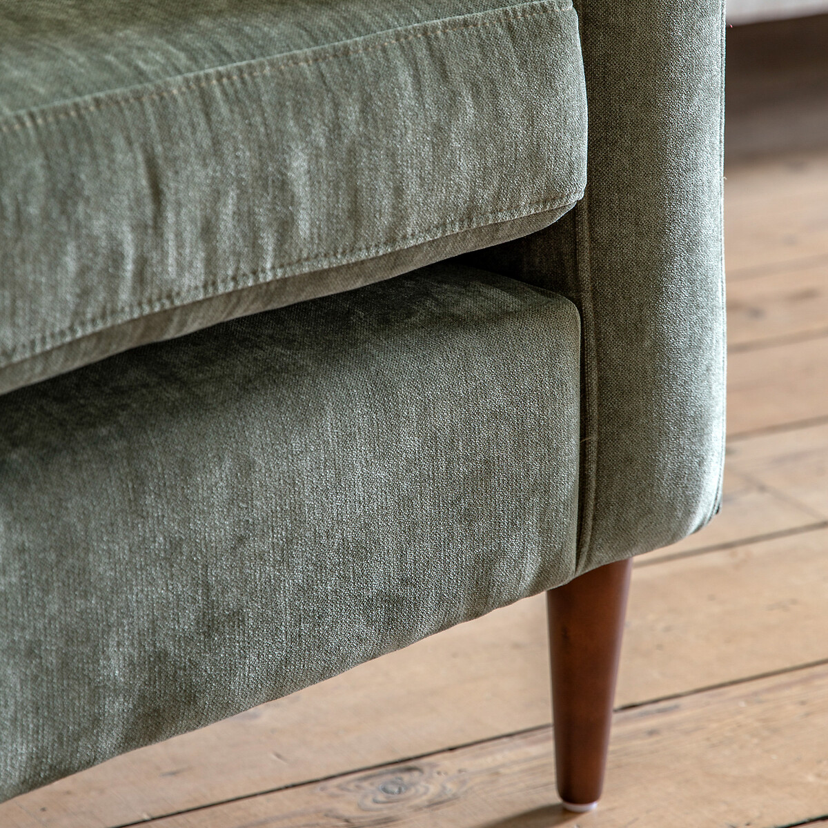 Marchfield Buttoned Soft Brushed Armchair with Dark Wood Legs green, SO'HOME
