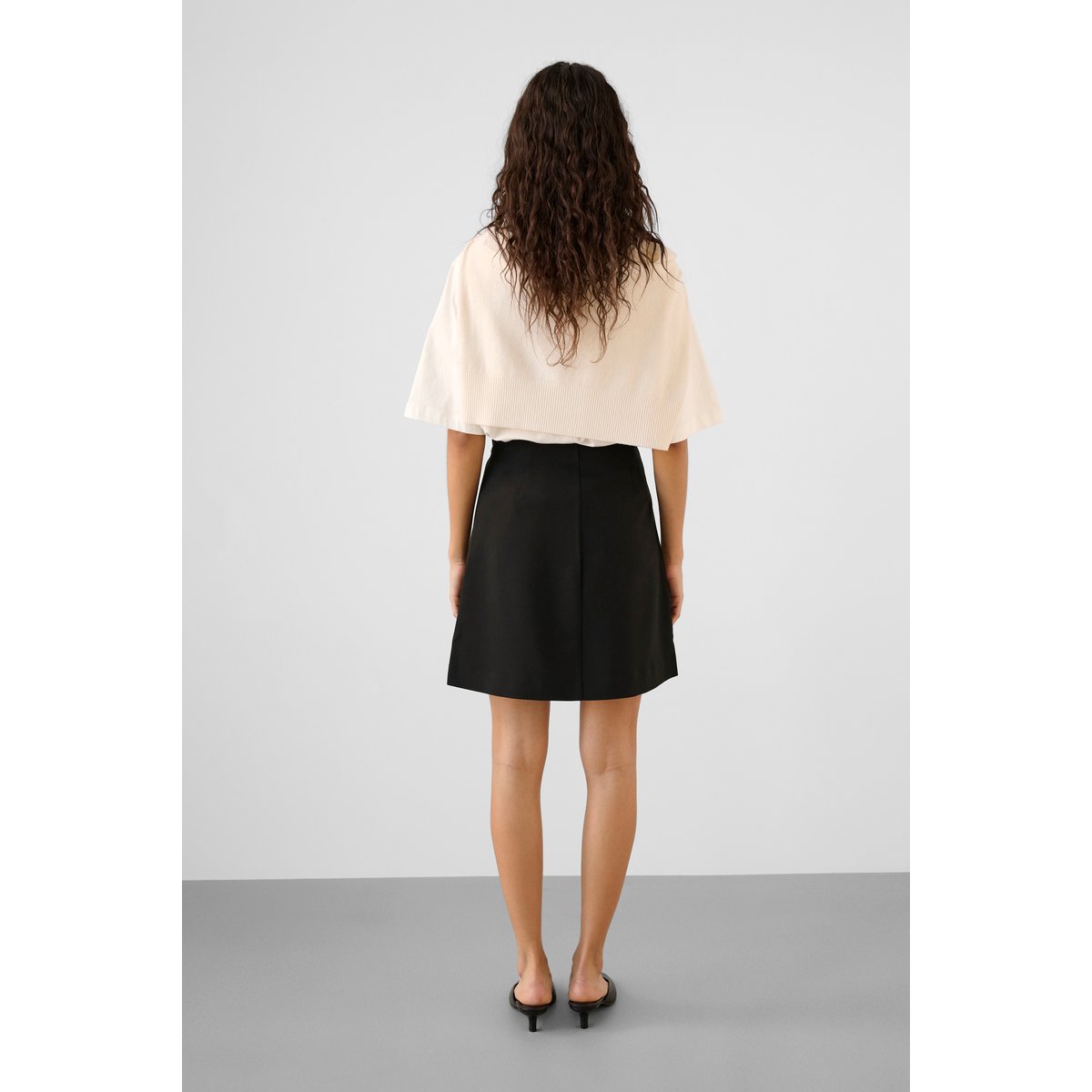 Jupe cintrée noir, SOAKED IN LUXURY