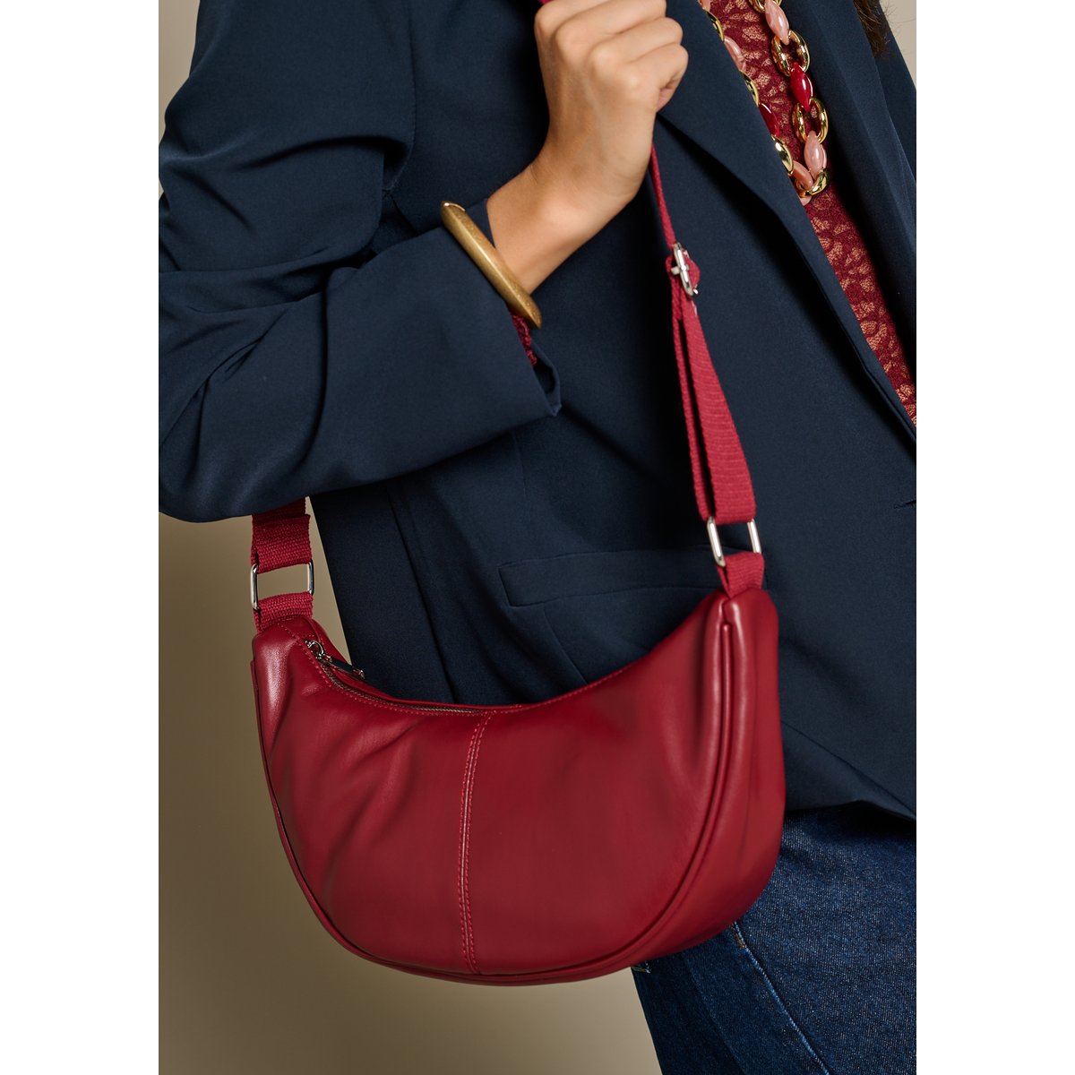 Sac croissant bandoulière tissée bordeau wine, LOLALIZA