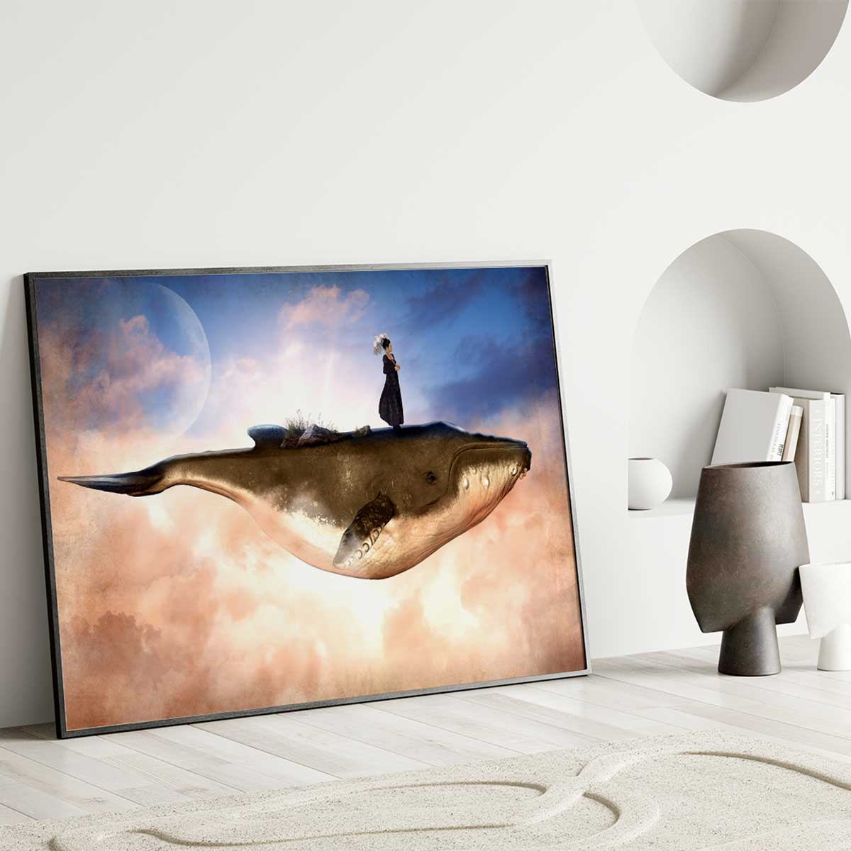 Affiche encadrée Femme debout sur une baleine volante affiche + cadre en métal - noir, HEXOA