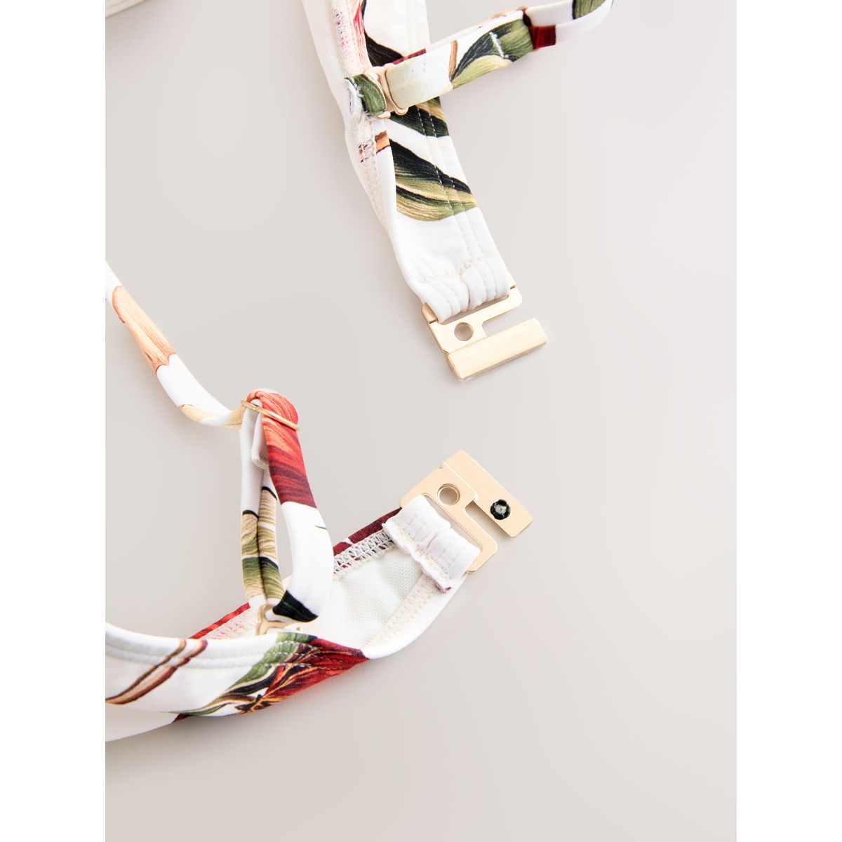Haut de bikini bandeau à armatures fleurs blanches et rouges, NEXT