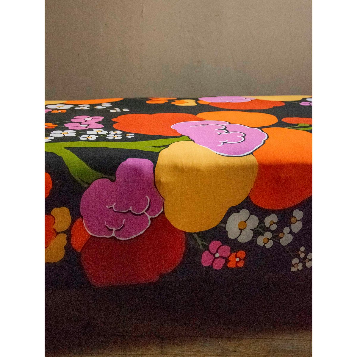 Banquette restaurée au motif floral Clara N°142 - Bon état multicolore, DEBONGOUT