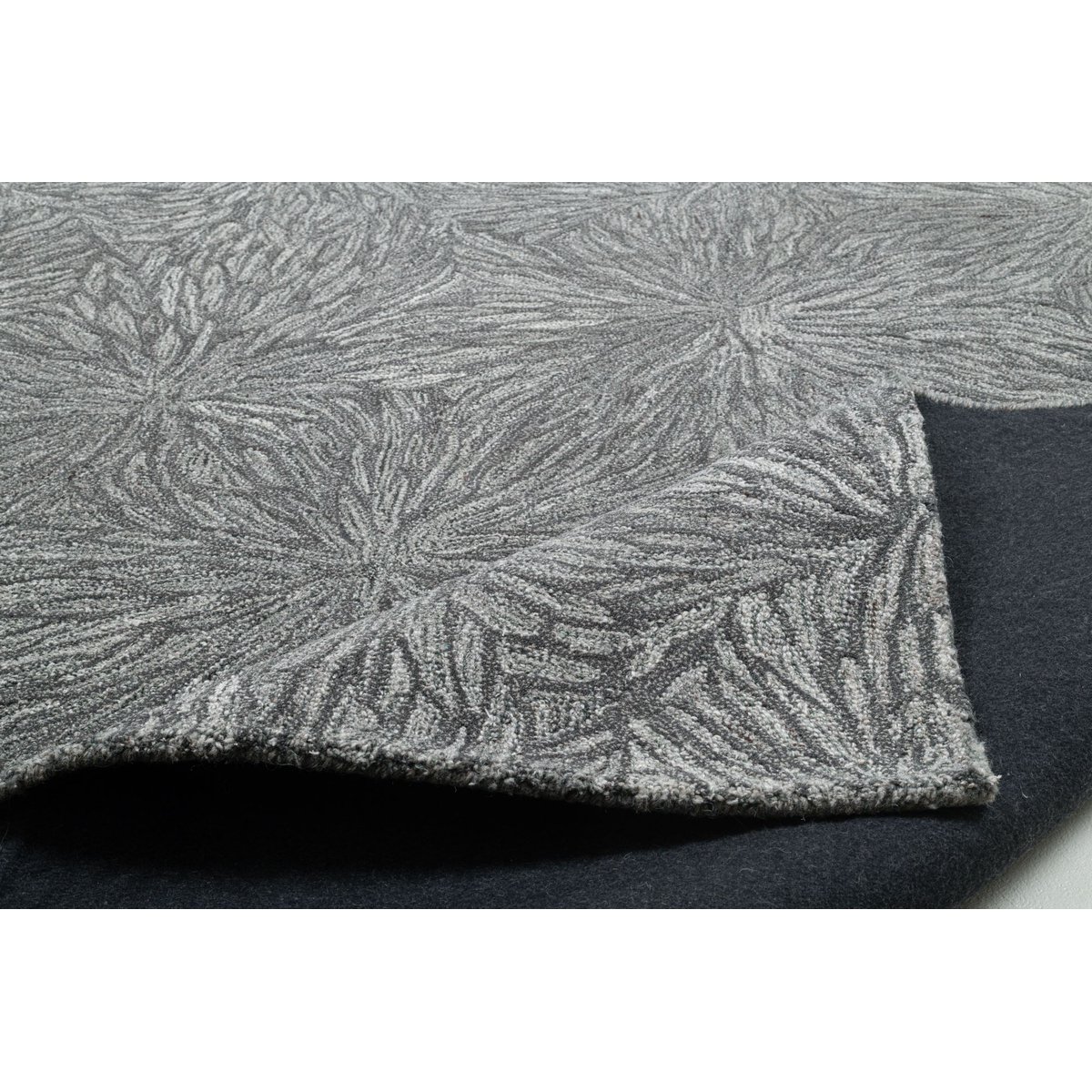 Tapis tufté main en laine vierge et viscose gris, THEKO