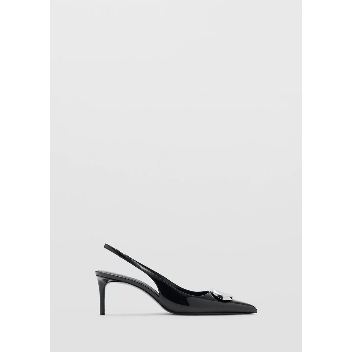 Chaussures à talon vernies détail métallique noir, MANGO