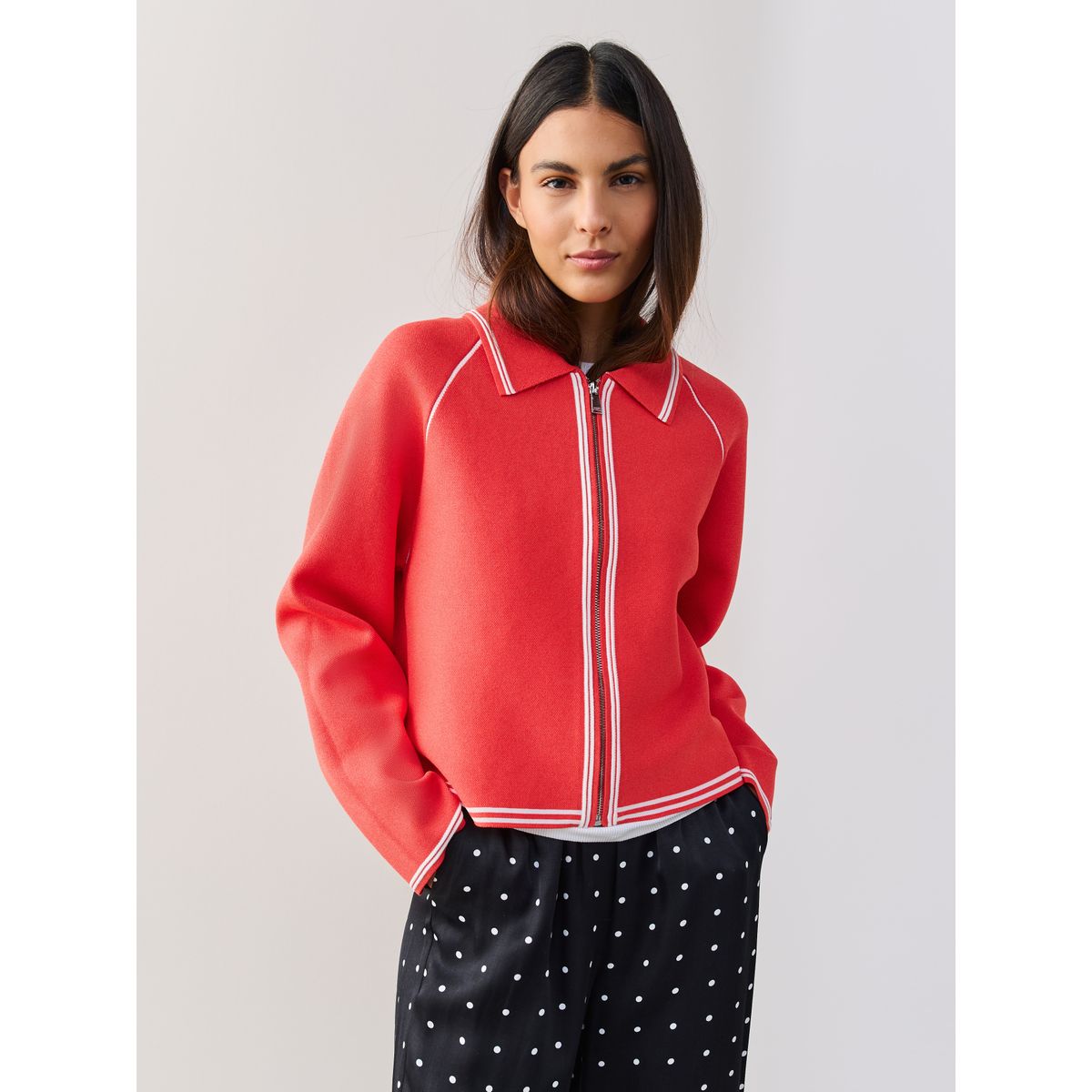 Veste zippée en maille avec col pointes rouges, NEXT