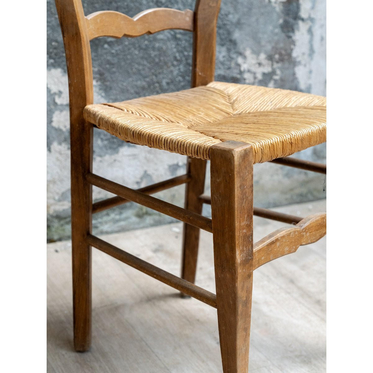 Paire de chaises en bois et paille Claude N°1668 - Bon état bois clair, DEBONGOUT