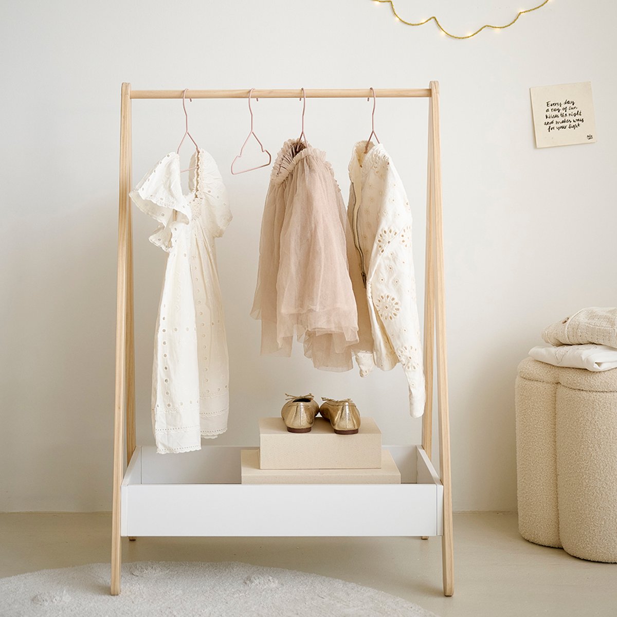 Portant à vêtements en bois «Cerise» CERISE blanc, PETITE AMELIE