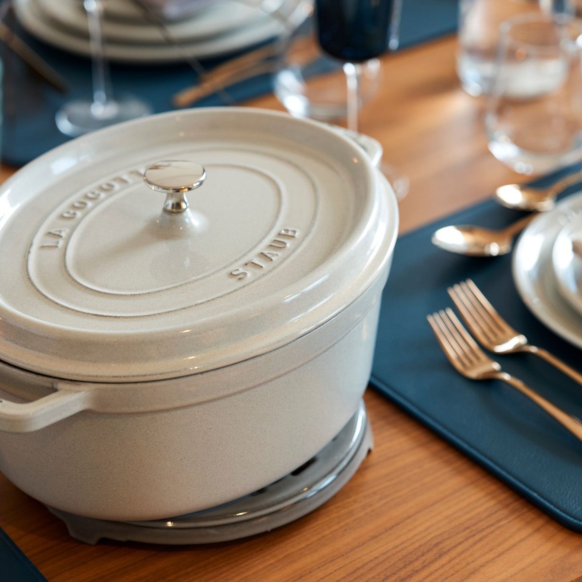 Cocotte ovale 33 cm Truffe blanche blanc, STAUB