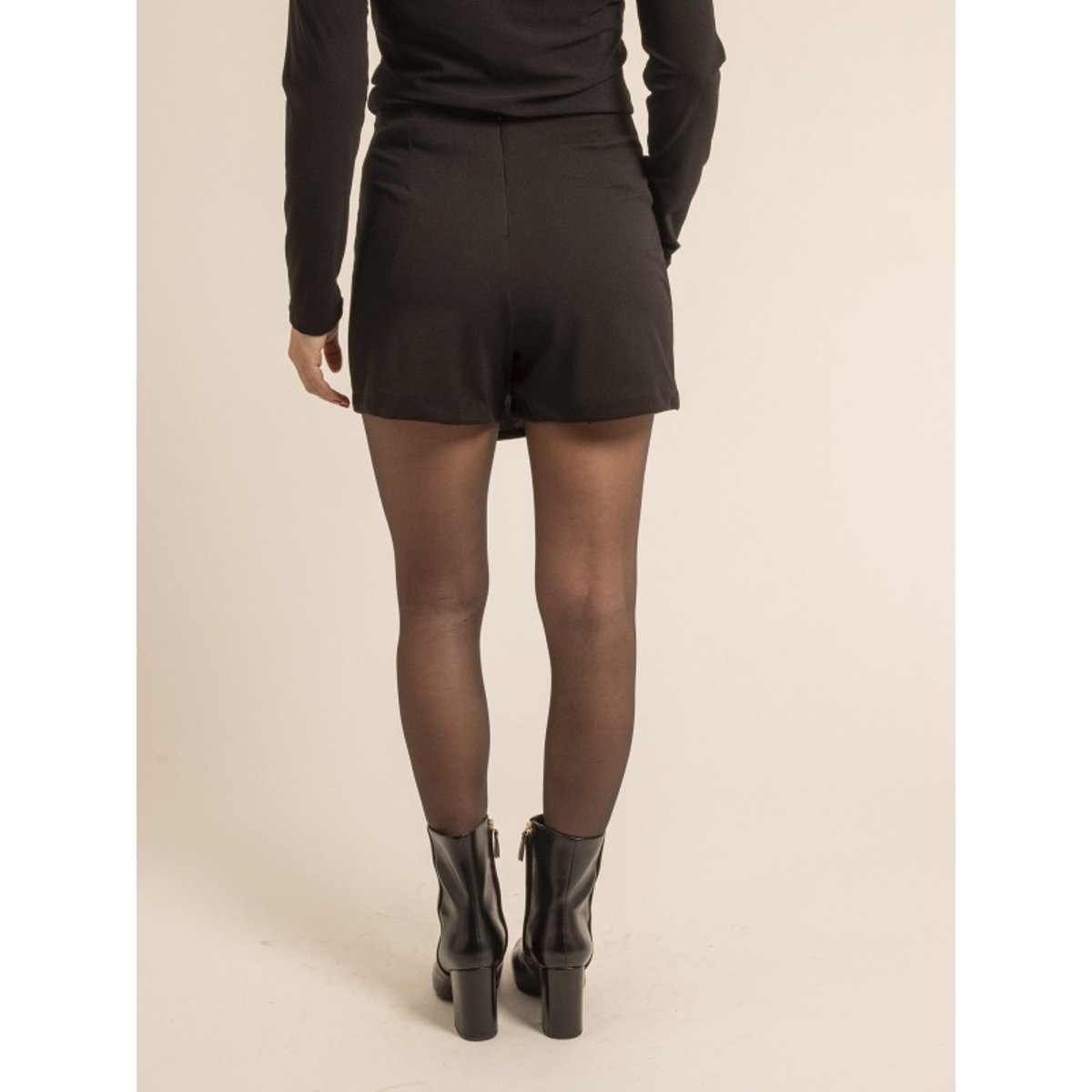 Jupe Short Xyrane noir, DONA LISA