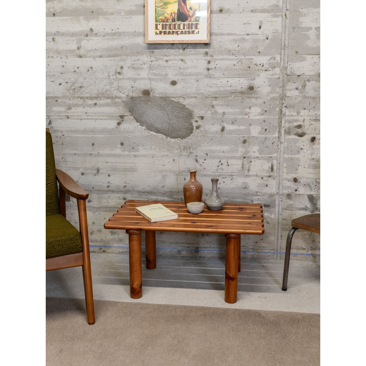 Table basse en pin Léonie N°930 - Bon état bois foncé, DEBONGOUT