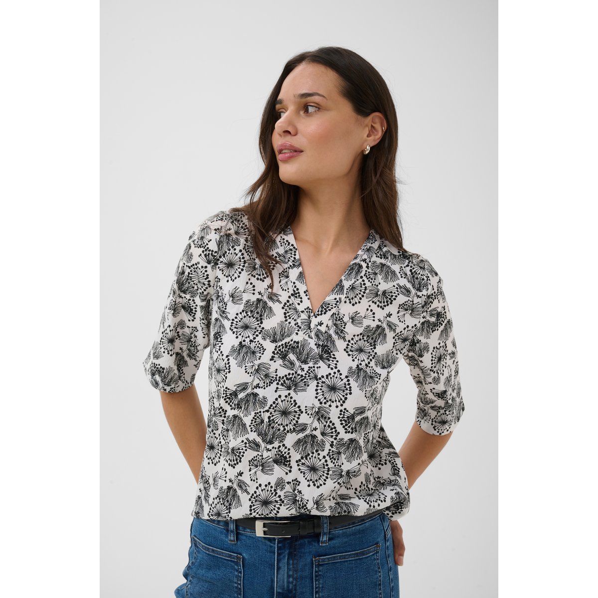 Short sleeved blouse blanc chalk w. black deep aop, KAFFE
