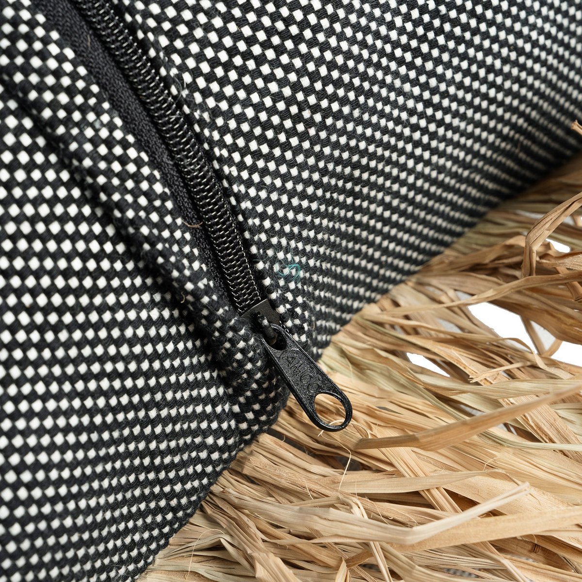 Housse de coussin en coton et raphia BONITA noir beige, BAZAR BIZAR