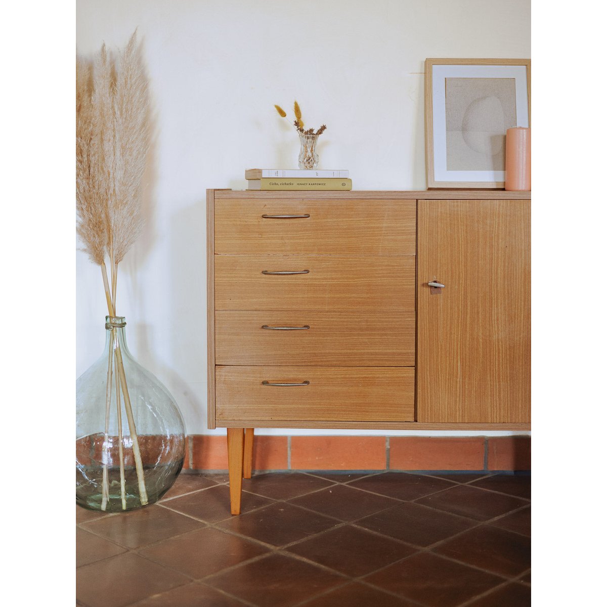 Commode scandinave aux poignées en métal doré Olga N°687 - Bon état bois clair, DEBONGOUT