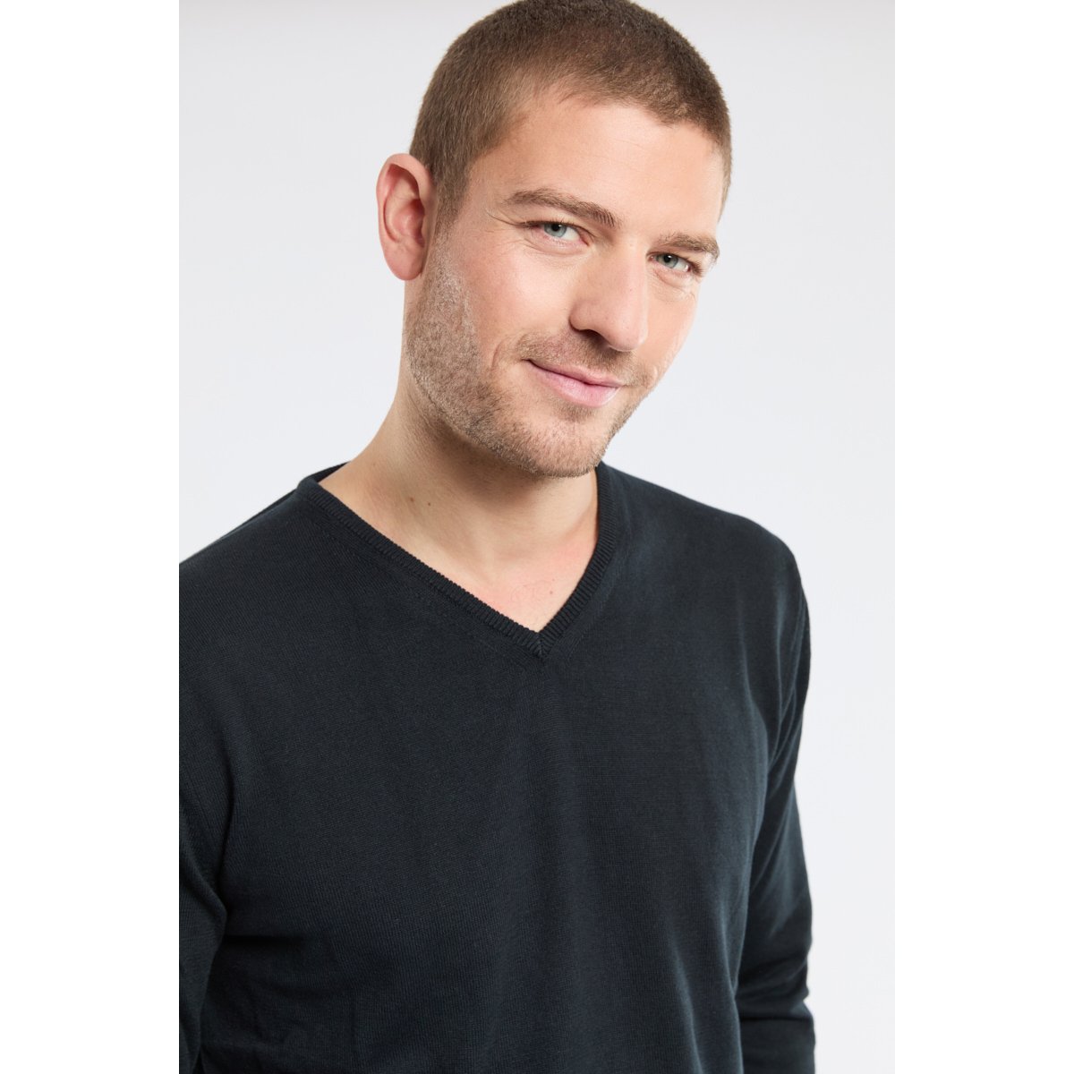 Pull col V en coton HENVIC noir, ARMOR-LUX