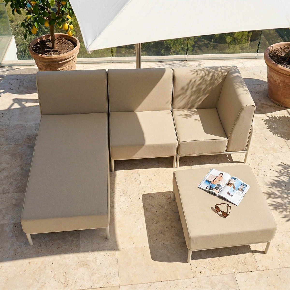 Salon de jardin modulable 4 places avec 1 chauffeuse, 1 fauteuil d'angle, 1 méridienne et 1 pouf, PATIO beige, OVIALA