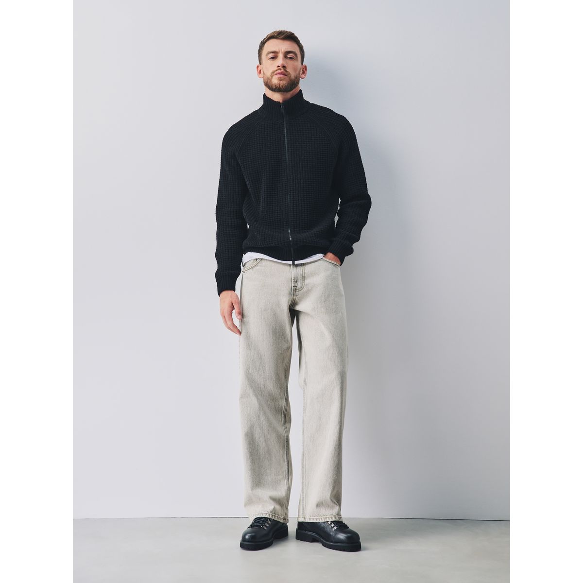 Pull en chenille gaufré et col zippé noir, NEXT