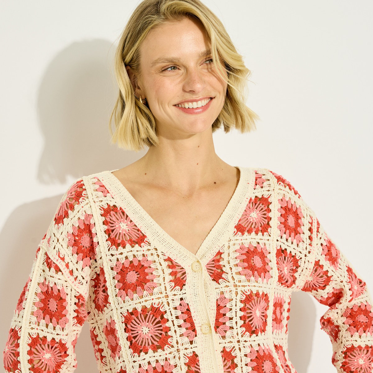 Gilet col V en crochet rose, GRAIN DE MALICE