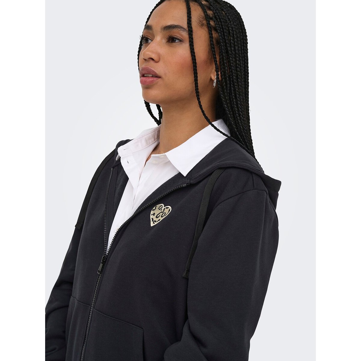 Sweat zippé à capuche, avec cœur poitrine noir, ONLY