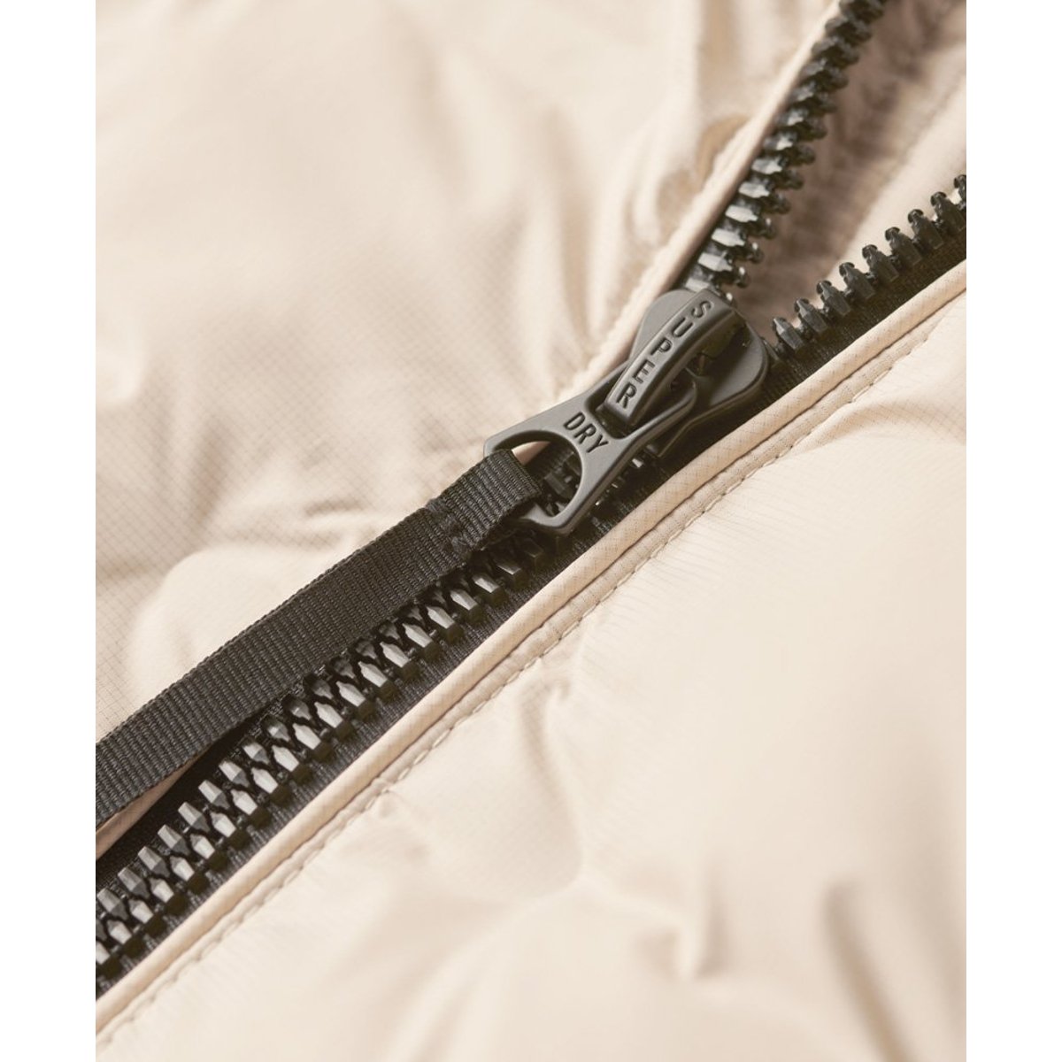 Doudoune courte matelassée beige ciment, SUPERDRY