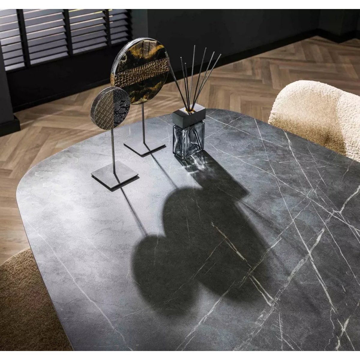 Table de repas ovale effet marbre - ROCK noir, MATHI DESIGN