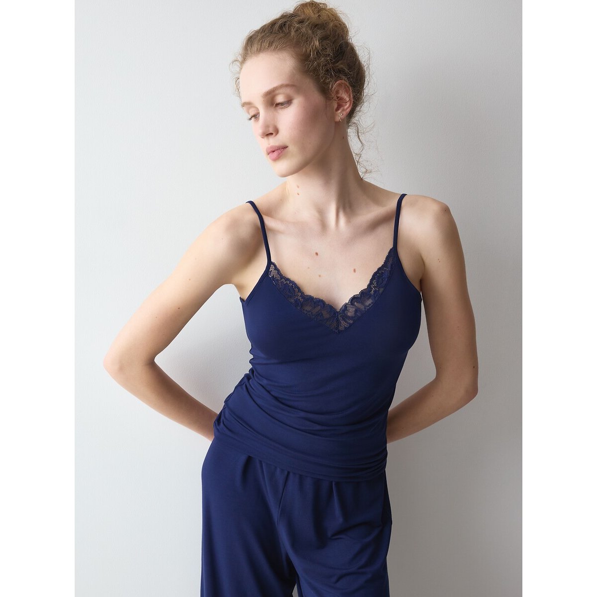 Caraco encolure dentelle AMOURETTE bleu marine, TRIUMPH