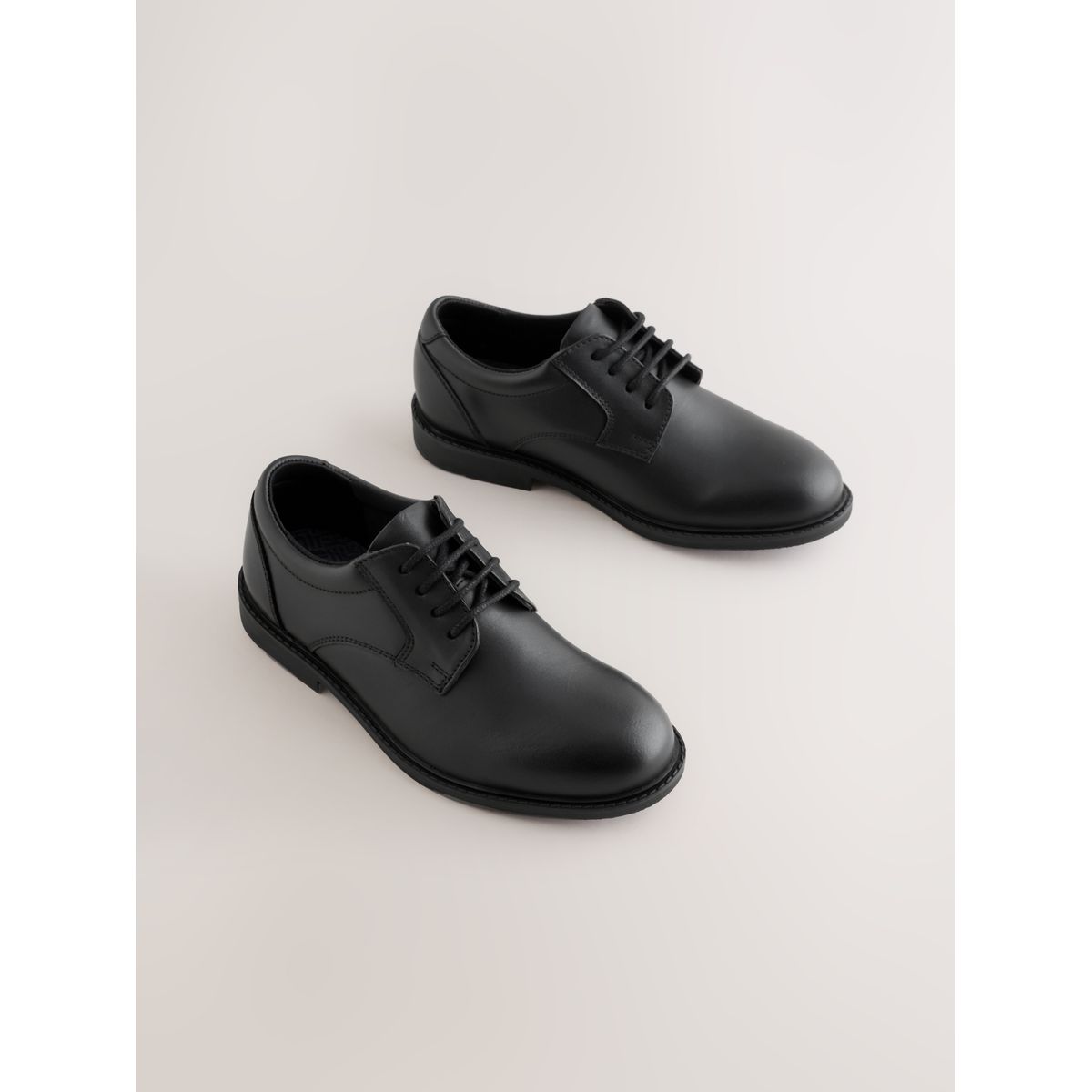 Chaussures d’école à lacets en cuir noir, NEXT