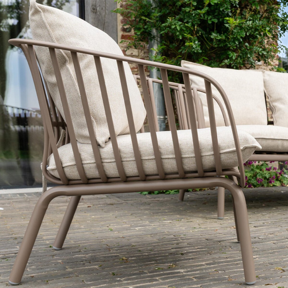 Fauteuil de jardin en résine et acier Marron MARINA marron glacé, WILSA GARDEN