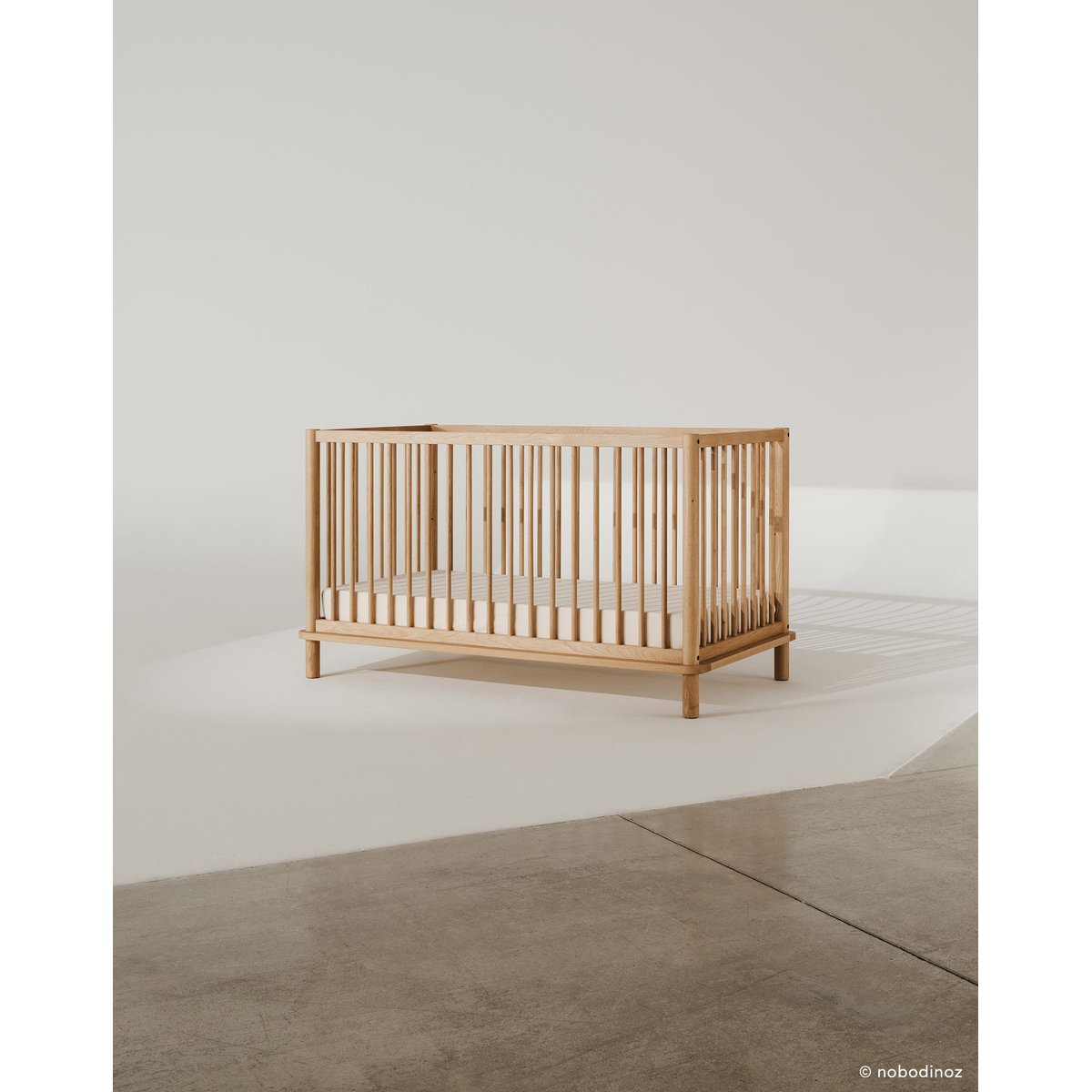 Lit bébé évolutif en bois de chêne massif LATITUDE bois clair, NOBODINOZ