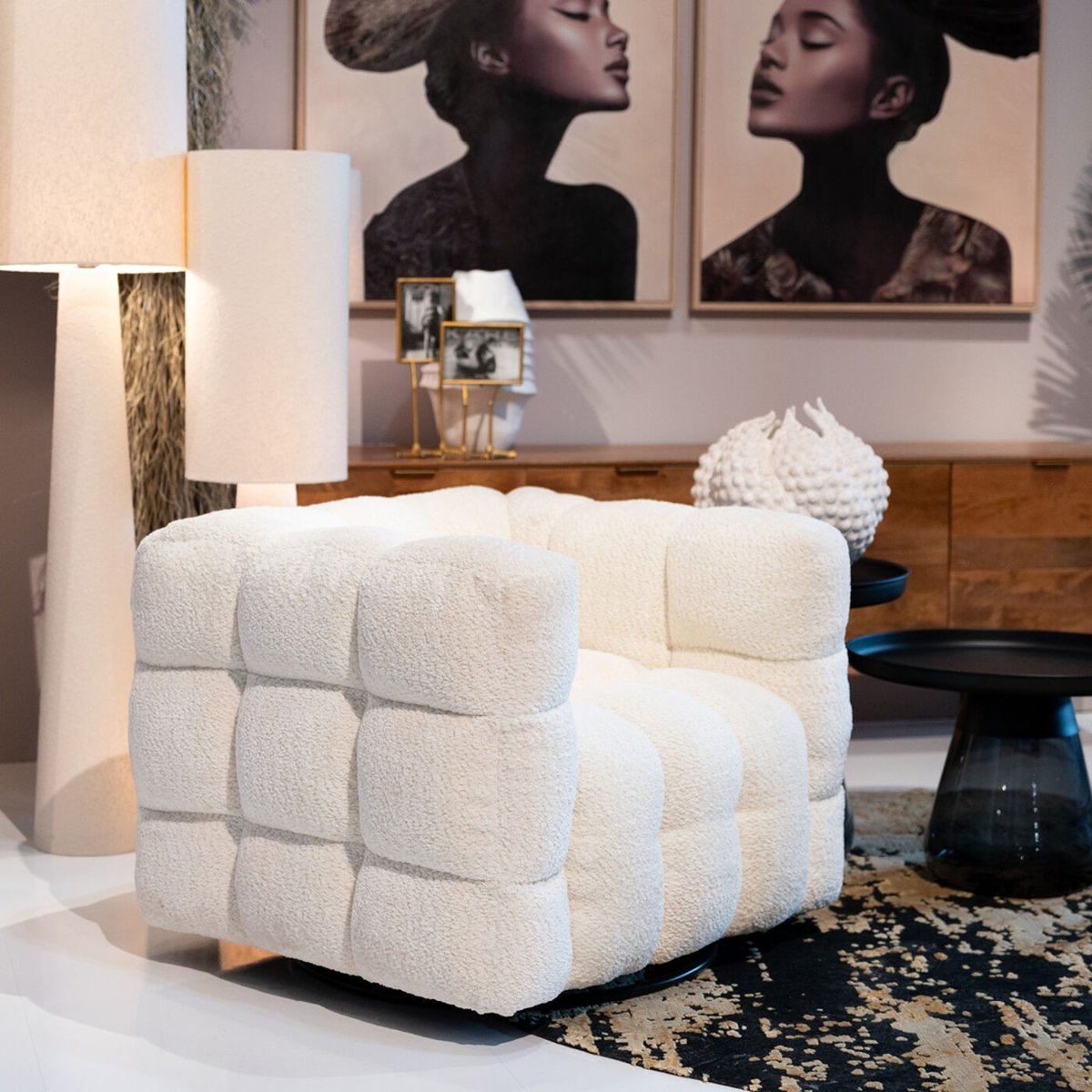 Fauteuil cubique pivotant en polyester bouclé, ARMAND couleur unique, KARE DESIGN