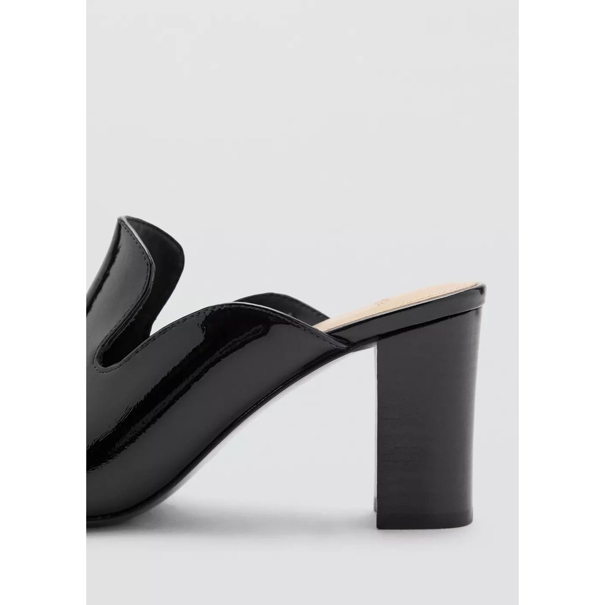 Chaussures talon cuir vernies noir, MANGO