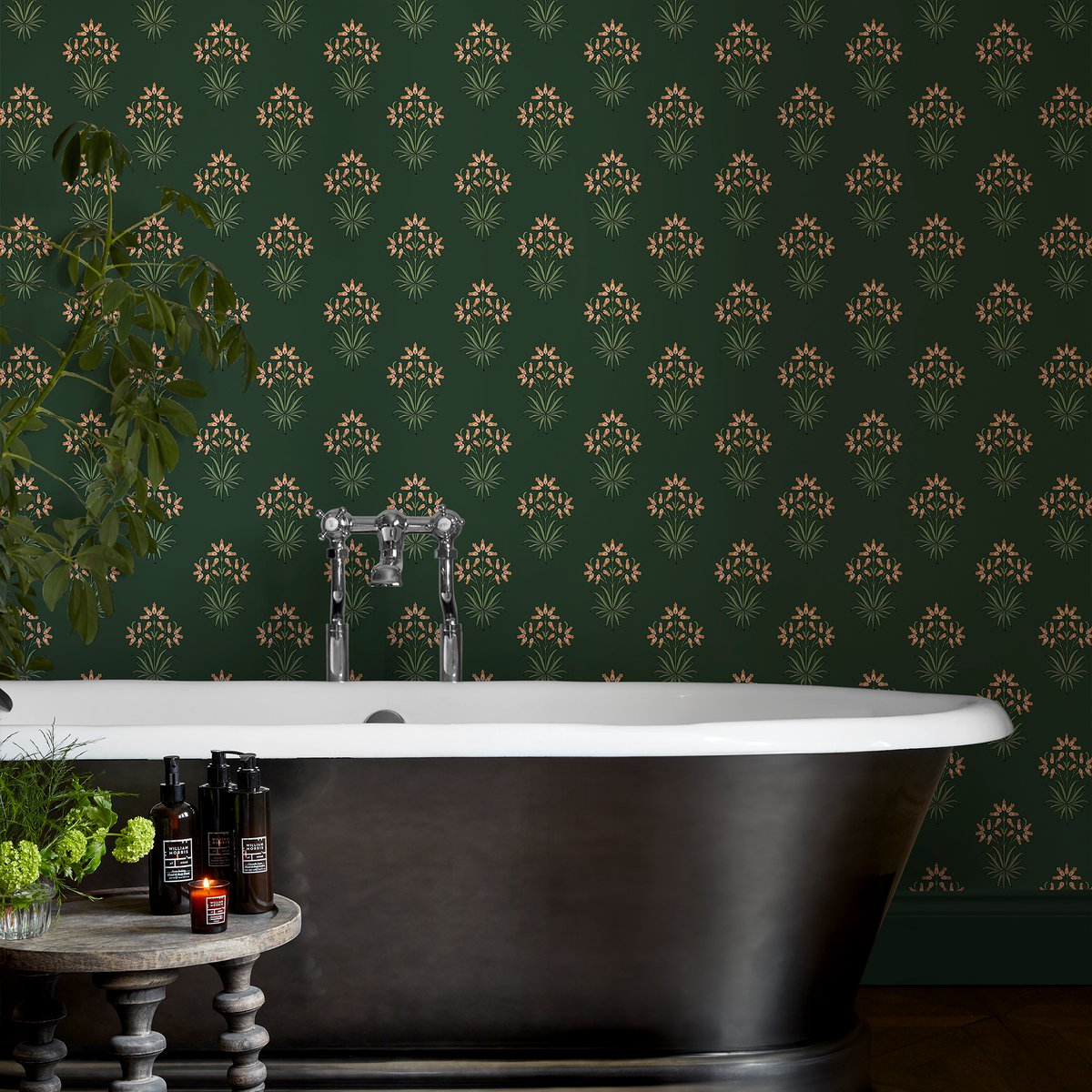 Papier peint fleuri Hyacinth Forest vert, corail, WILLIAM MORRIS AT HOME