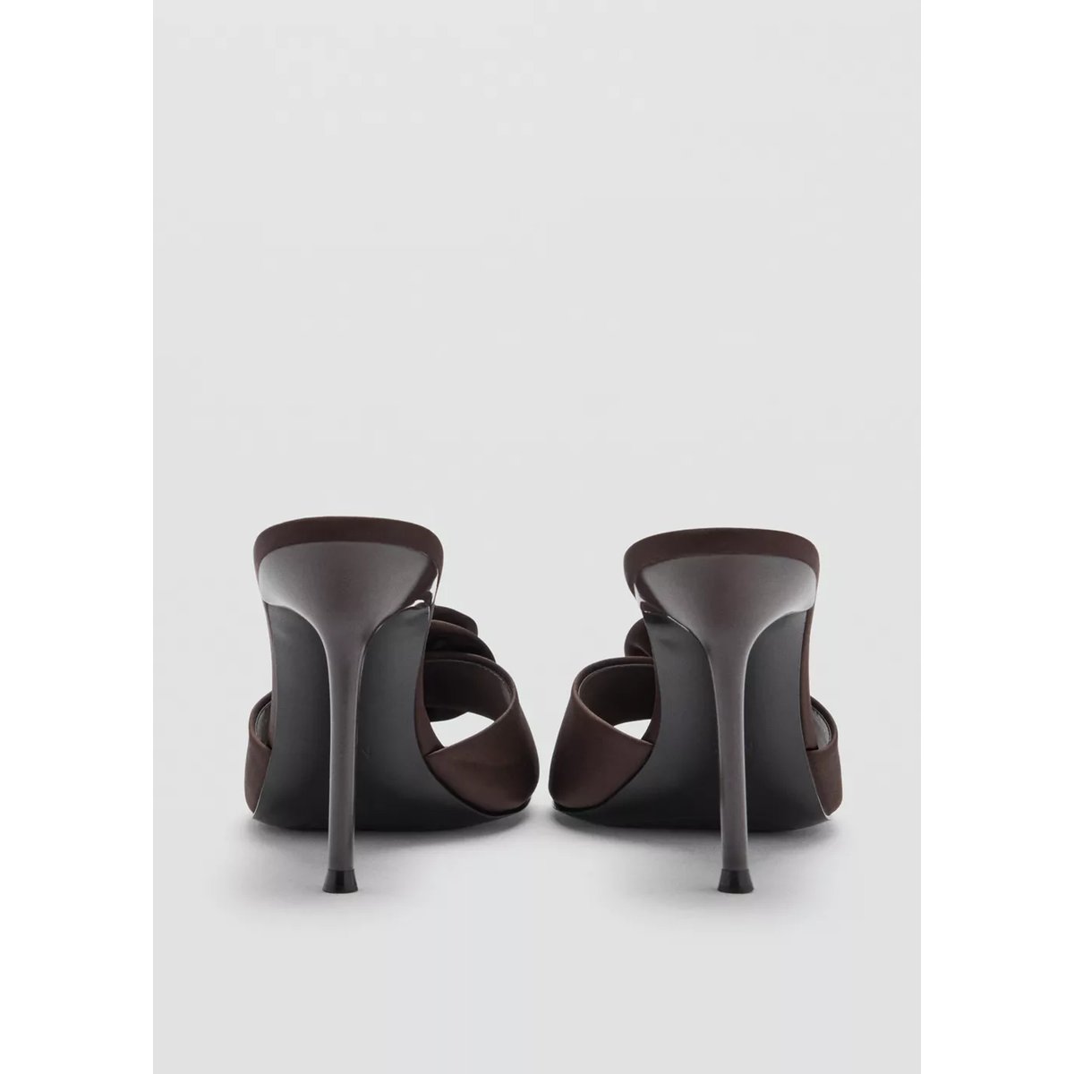 Sandales satinées maxi fleur chocolat, MANGO