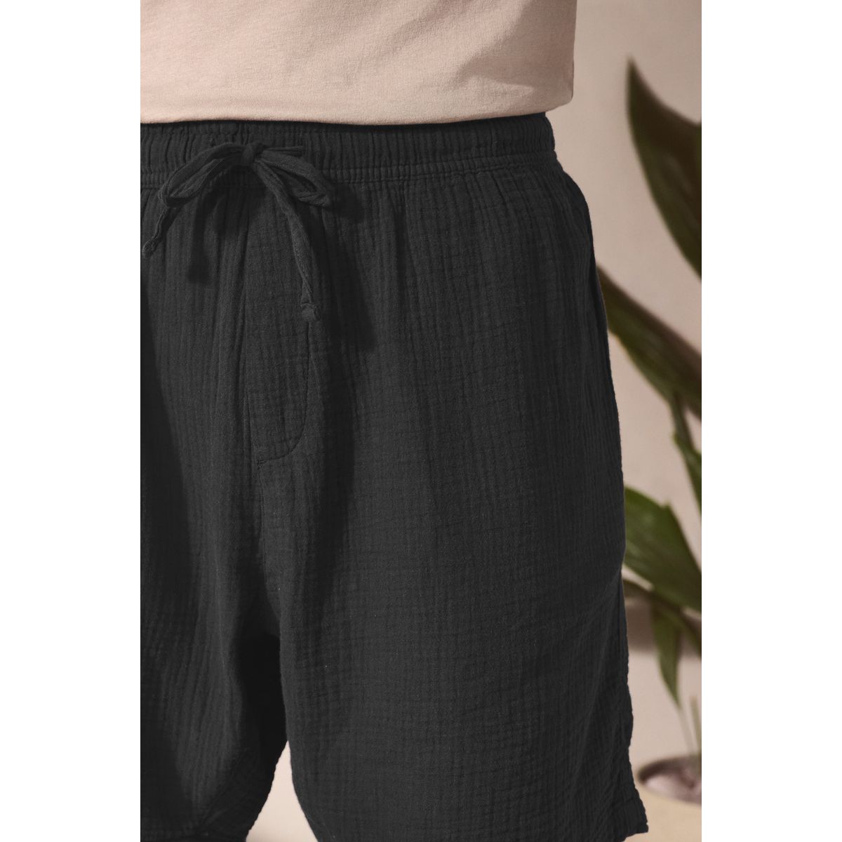 T-shirt + short en mousseline texturée noir/marron neutre, NEXT