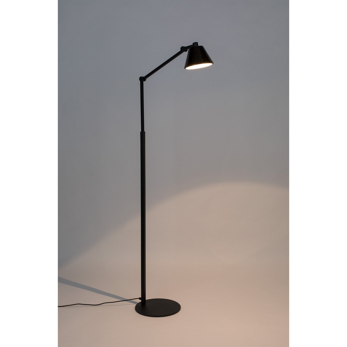 Lampadaire design en métal, LUB noir, ZUIVER