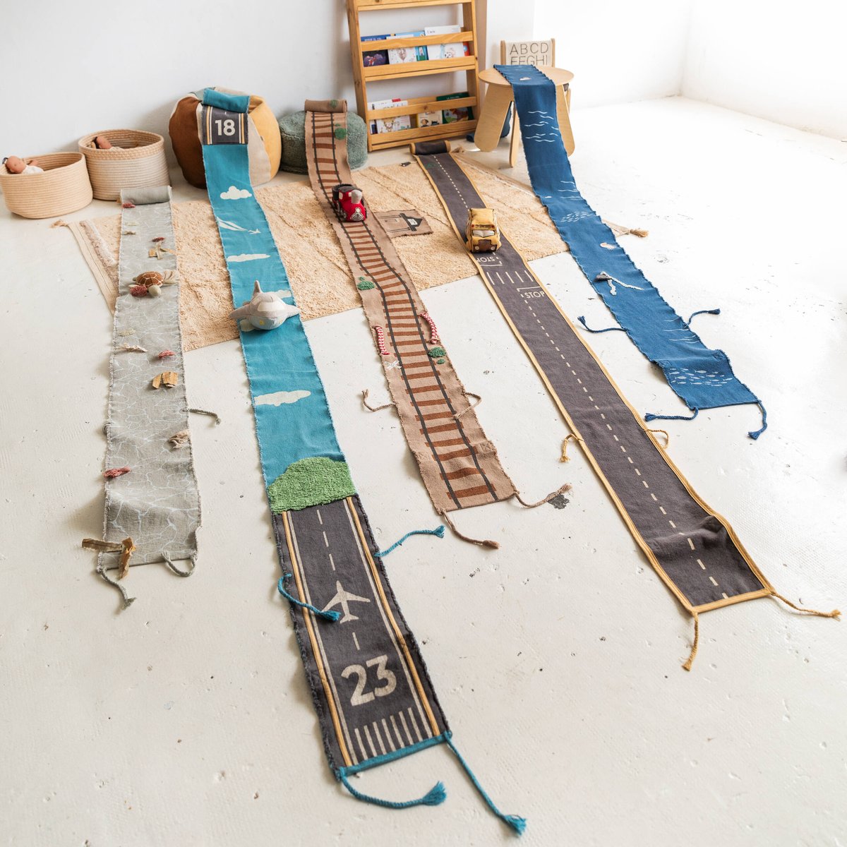 Jeu textile, avion et piste d'atterrissage RIDE&ROLL train, LORENA CANALS