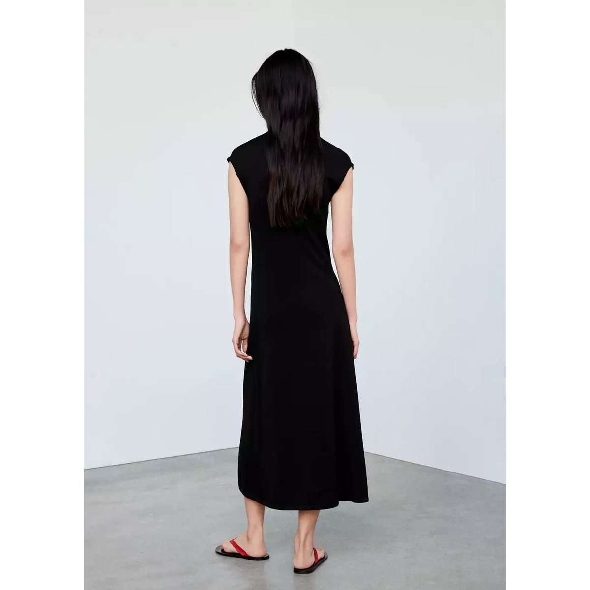 Robe en maille col V noir, MANGO
