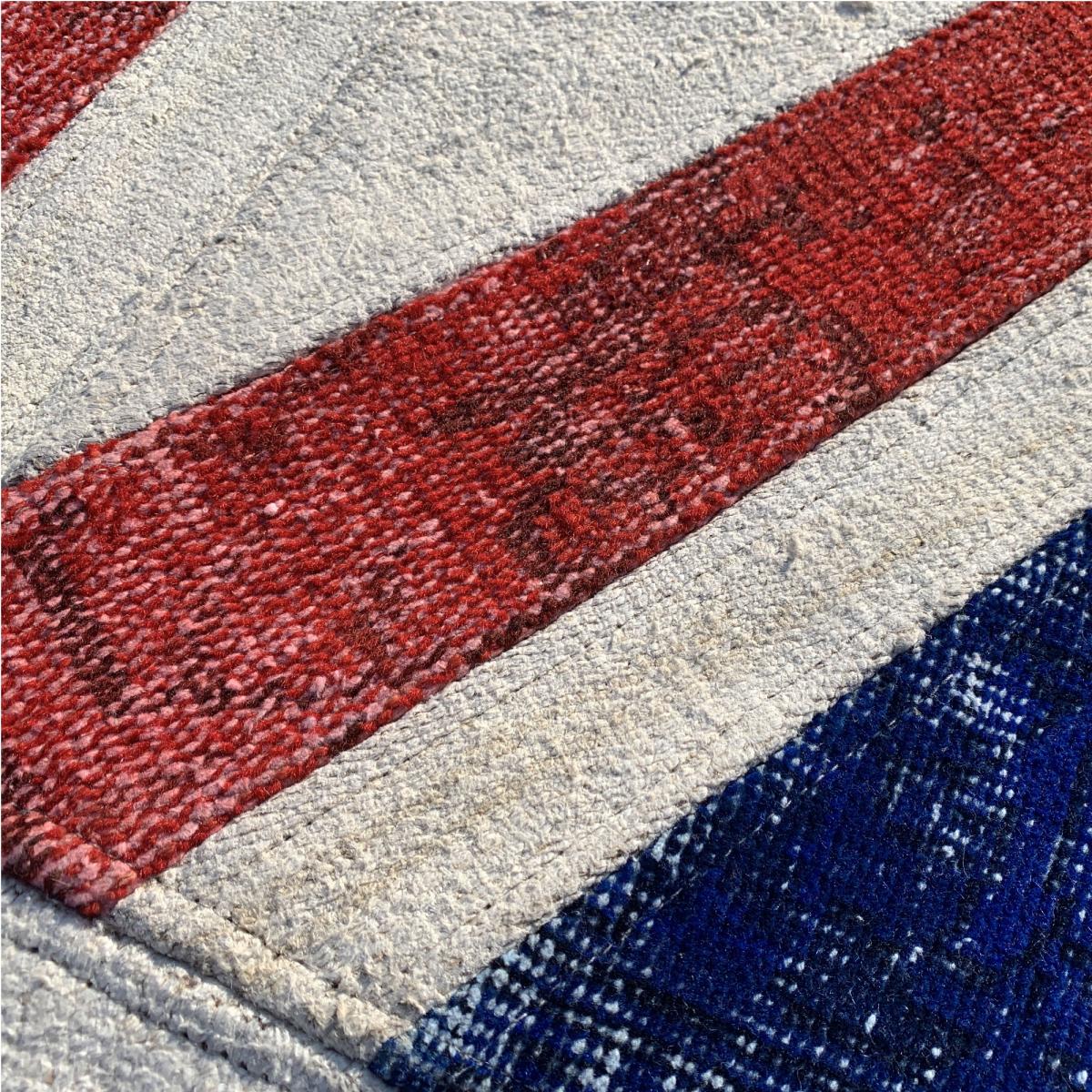 Tapis salon et chambre fait main en laine motif géométrique rouge, UN AMOUR DE TAPIS