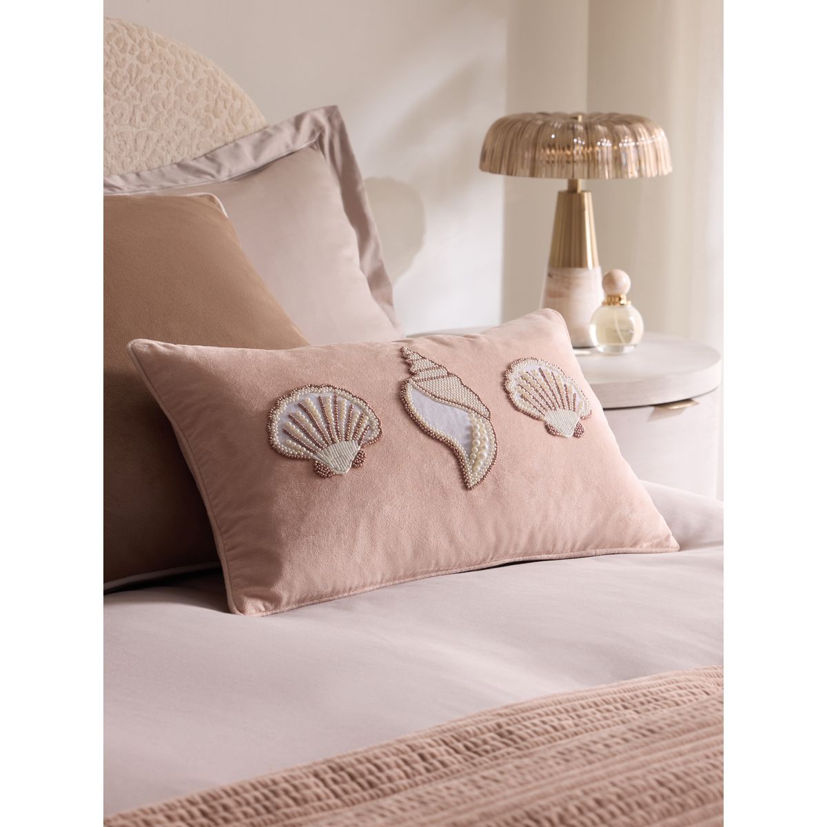 Coussin à motif coquillage 50 x 30 cm rose blush, NEXT