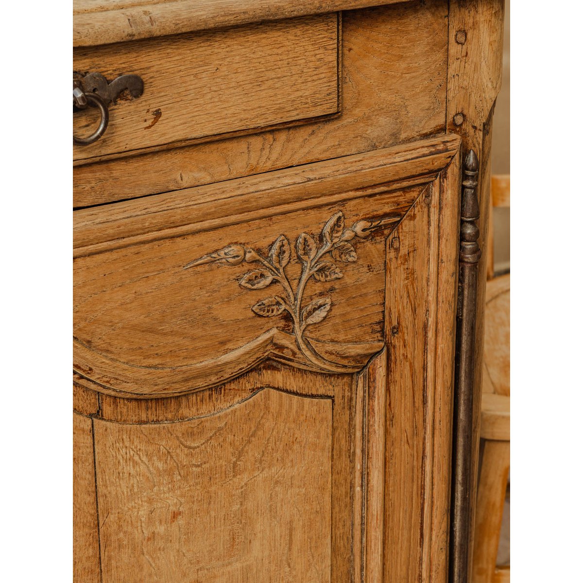 Grand buffet en bois Gilbert N°1543 - Bon état bois clair, DEBONGOUT