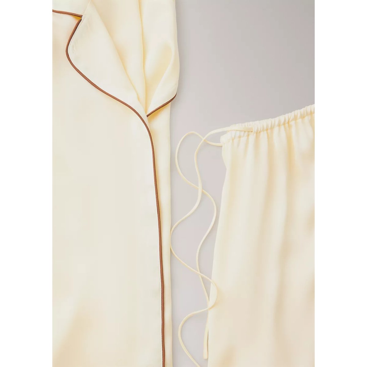 Pantalon en viscose satinée avec passepoil contrastant ivoire, MANGO