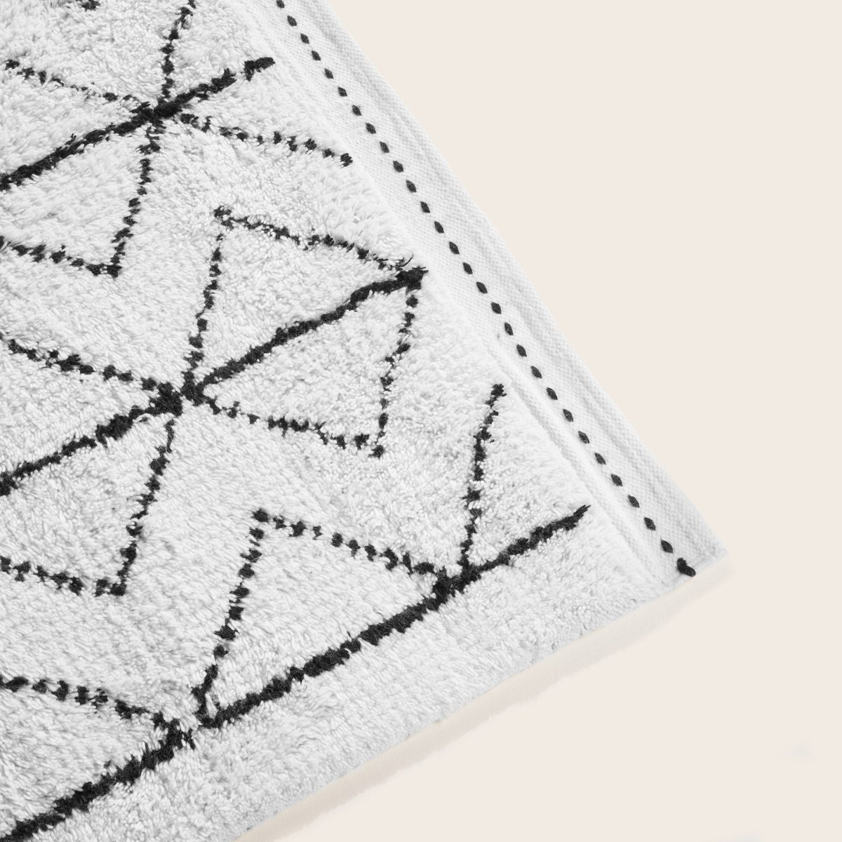 tapis de sol en Laine à motifs ethniques YDIR ivoire et noir, MADURA