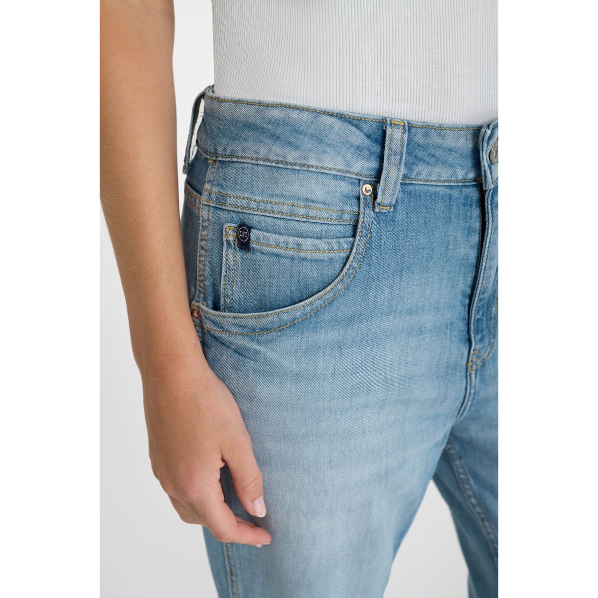 Jeans loose, large 400/60 girlfriend , 7/8ème blue, LE TEMPS DES CERISES