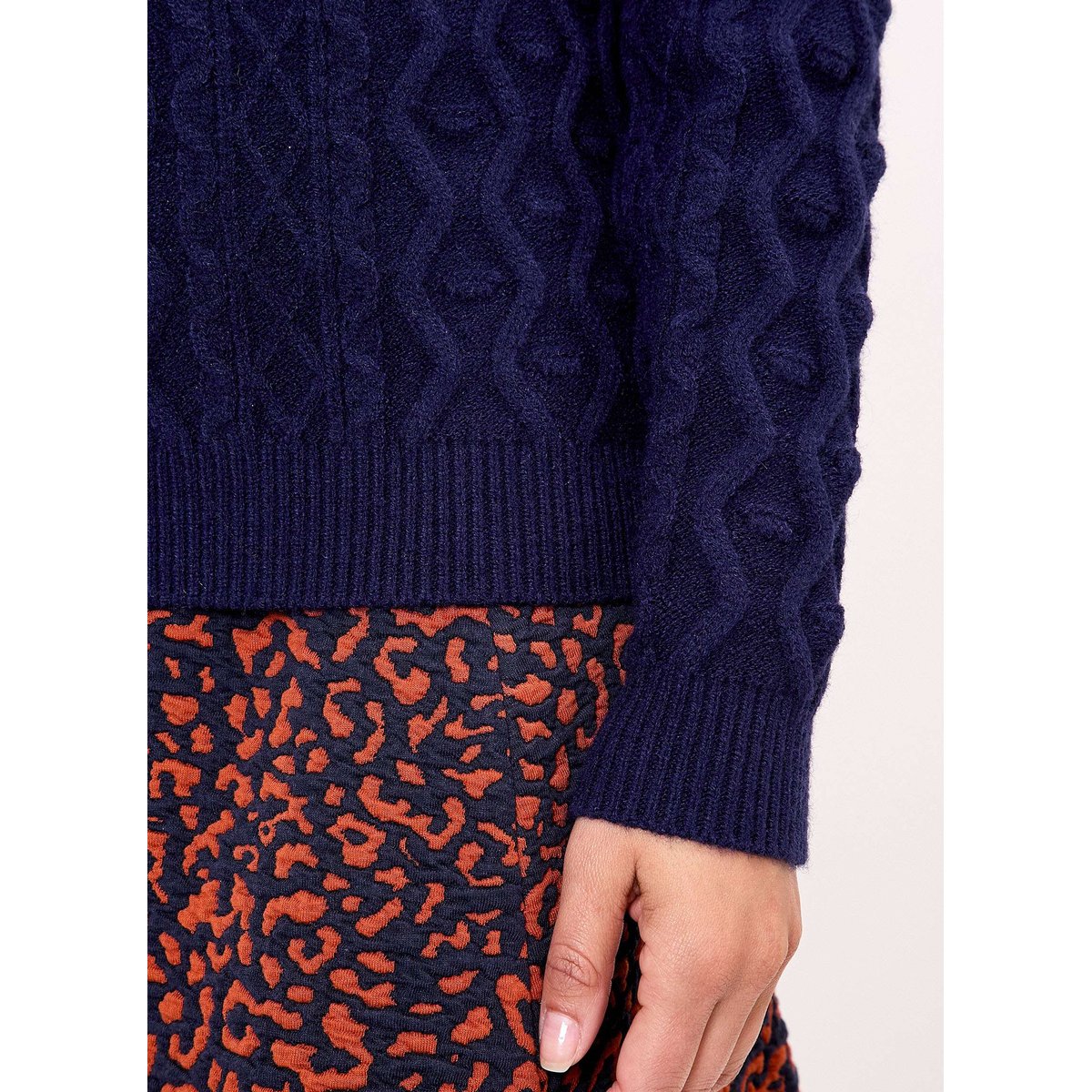 Pull maille brodée OTAKA marine alata, LA FIANCÉE