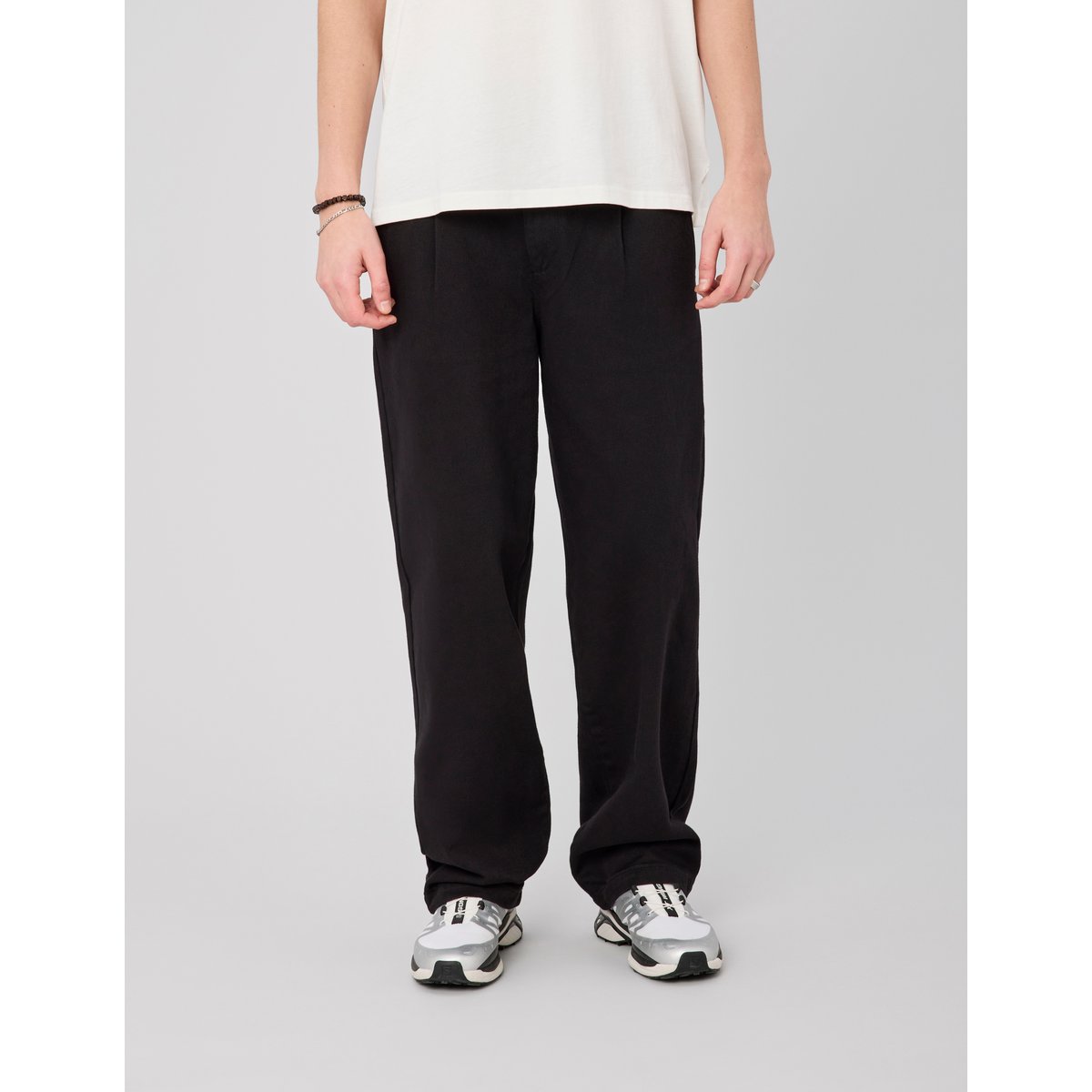Pantalon droit à pinces noir, BZB