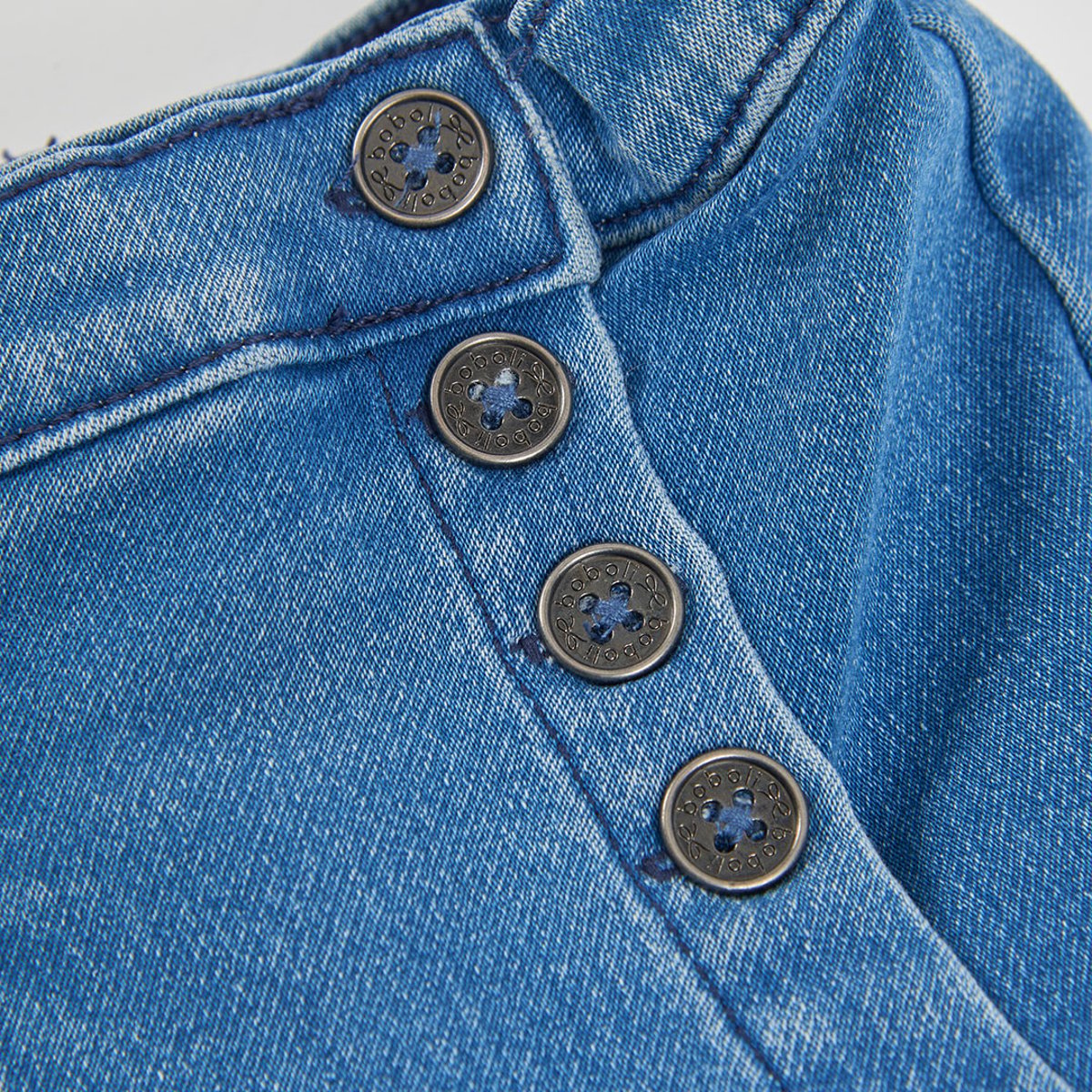 Jupe en denim avec boutons bleu, BOBOLI