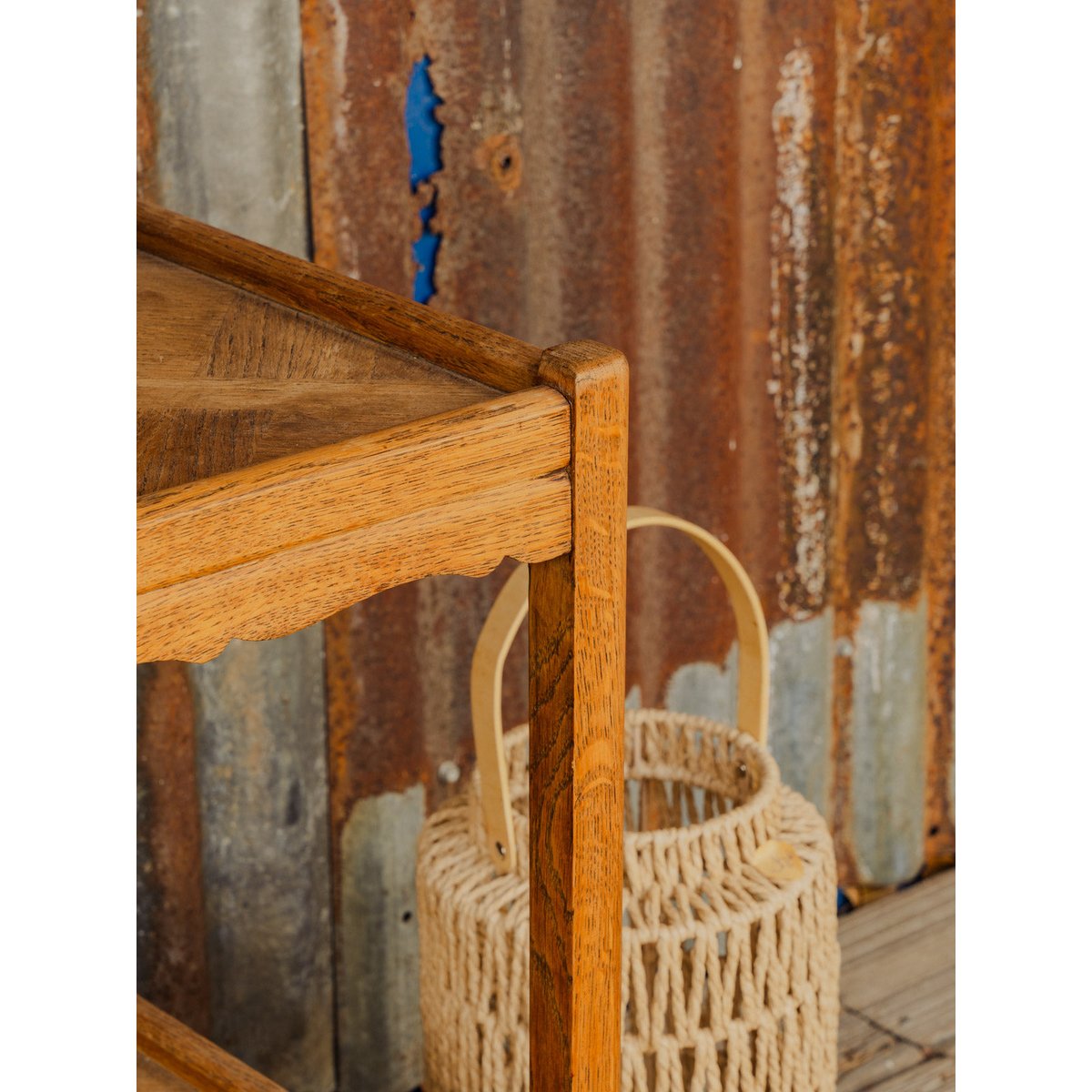 Table d'appoint en bois Francine N°1681 - Bon état bois foncé, DEBONGOUT
