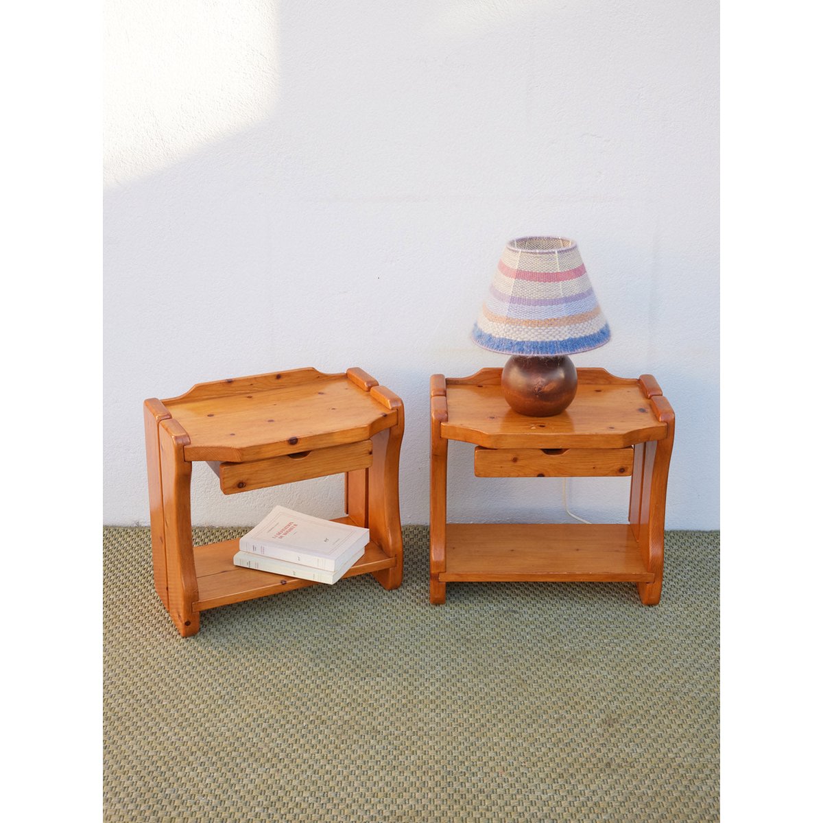 Paire de table de chevets en pin Maïa N°1583 - Bon état bois clair, DEBONGOUT