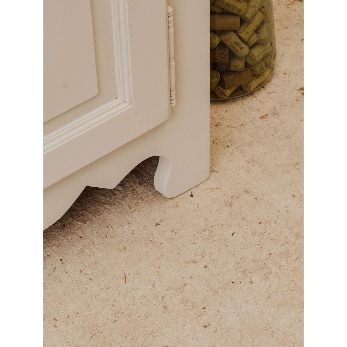 Petit buffet en bois blanc Gilbert N°1784 - Bon état blanc, DEBONGOUT