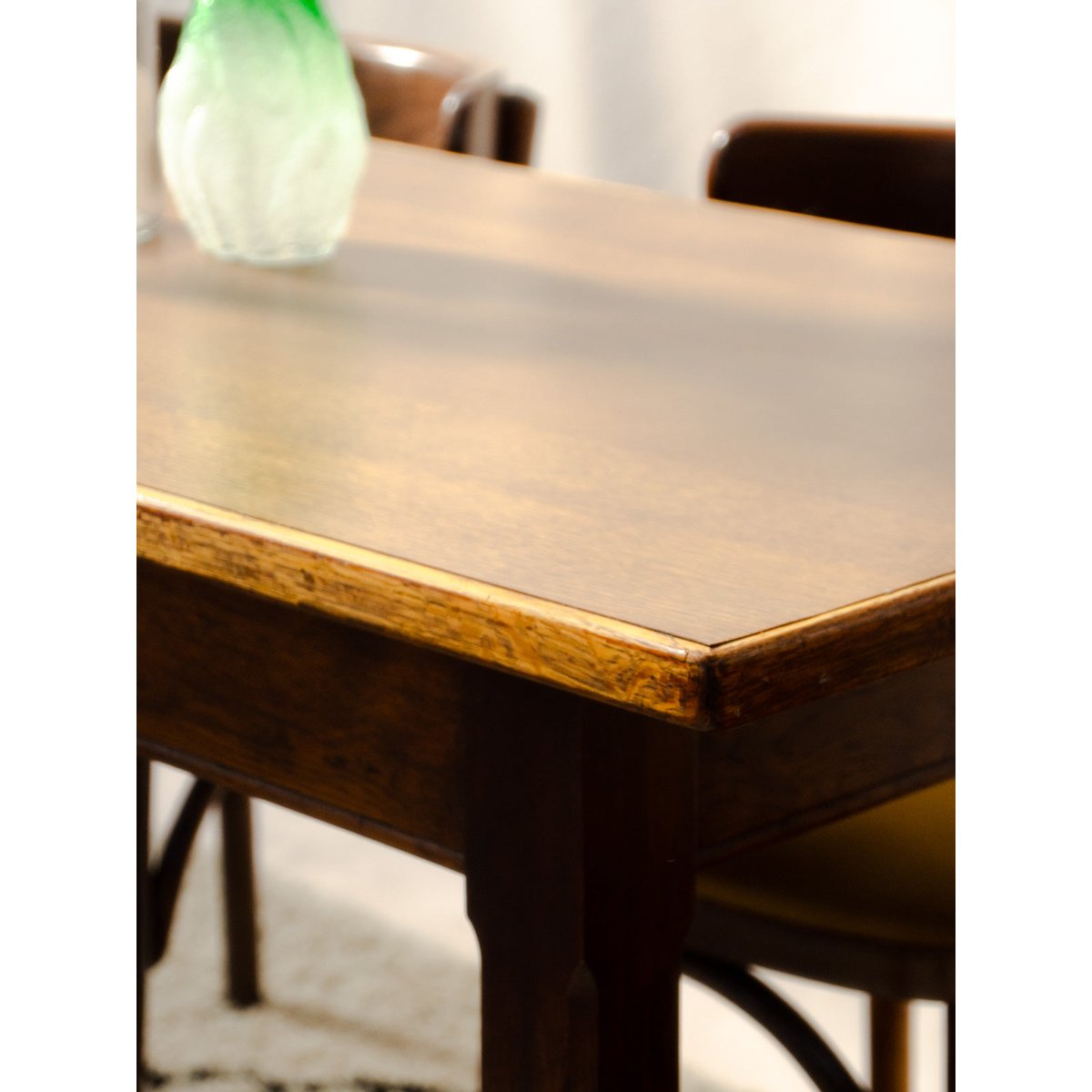 Table à manger en chêne foncé Romy N°1609 - Bon état bois foncé, DEBONGOUT