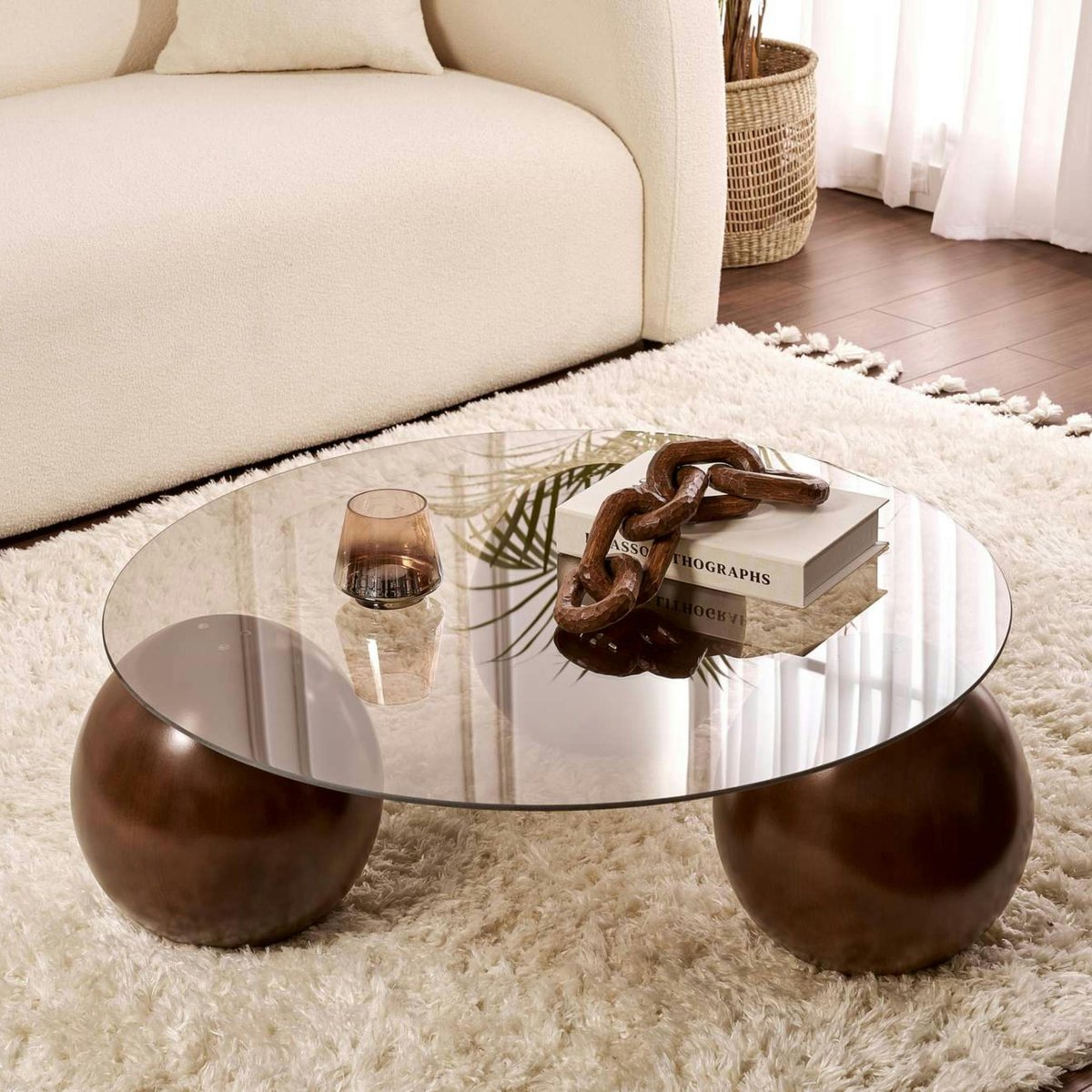 Table basse ronde en verre pieds boules KOCHI verre ambré - pieds marrons, PIER IMPORT